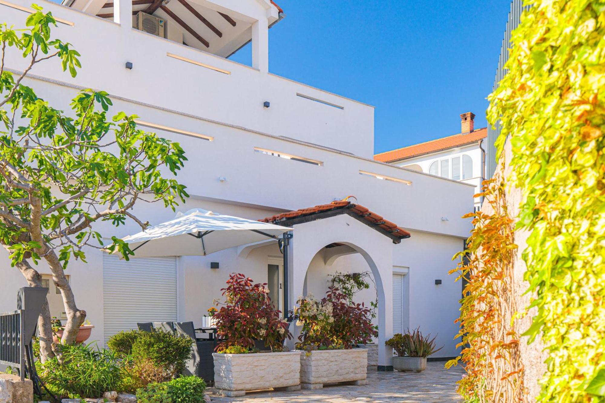 Apartment House Lijan คิร์ก ภายนอก รูปภาพ